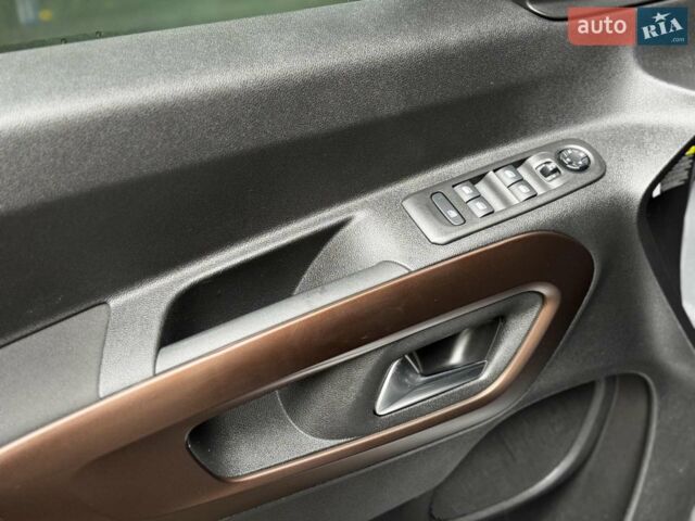 Білий Пежо Rifter, об'ємом двигуна 1.5 л та пробігом 168 тис. км за 18840 $, фото 14 на Automoto.ua