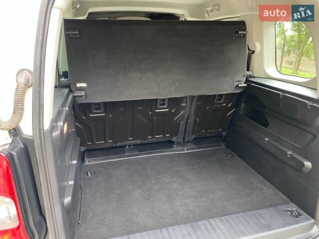 Белый Пежо Rifter, объемом двигателя 1.5 л и пробегом 256 тыс. км за 15500 $, фото 24 на Automoto.ua