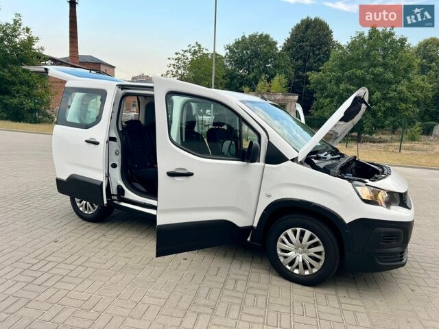Білий Пежо Rifter, об'ємом двигуна 1.5 л та пробігом 159 тис. км за 14950 $, фото 43 на Automoto.ua