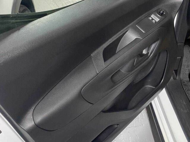 Білий Пежо Rifter, об'ємом двигуна 1.6 л та пробігом 142 тис. км за 13498 $, фото 17 на Automoto.ua