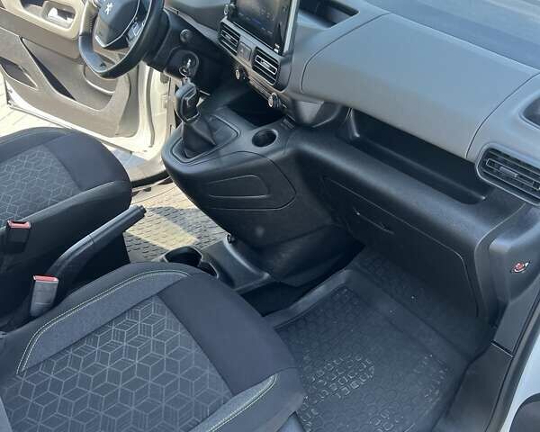 Белый Пежо Rifter, объемом двигателя 1.5 л и пробегом 206 тыс. км за 15500 $, фото 16 на Automoto.ua