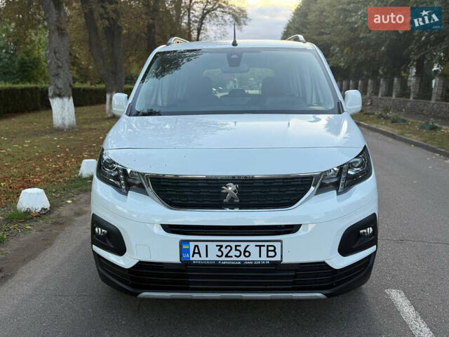 Белый Пежо Rifter, объемом двигателя 1.6 л и пробегом 40 тыс. км за 19999 $, фото 5 на Automoto.ua