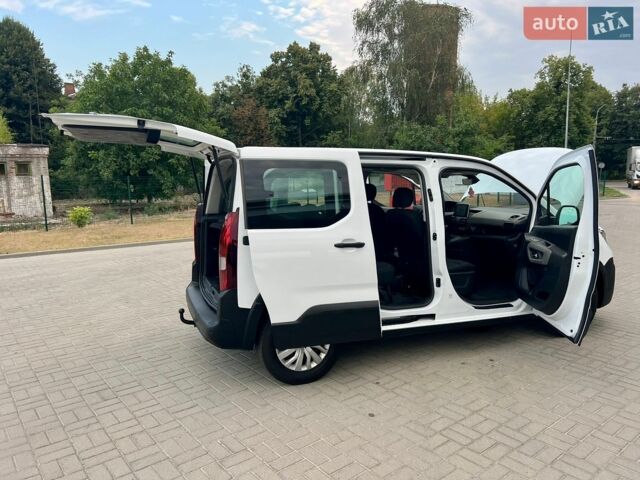 Белый Пежо Rifter, объемом двигателя 1.5 л и пробегом 159 тыс. км за 16200 $, фото 46 на Automoto.ua