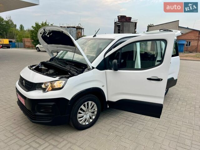 Білий Пежо Rifter, об'ємом двигуна 1.5 л та пробігом 159 тис. км за 14950 $, фото 58 на Automoto.ua