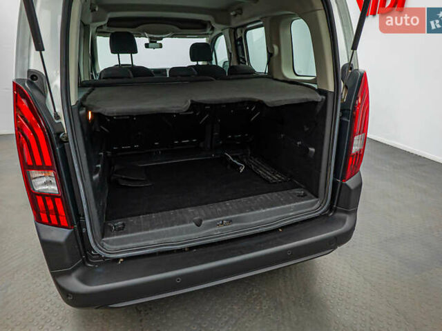 Белый Пежо Rifter, объемом двигателя 1.6 л и пробегом 149 тыс. км за 16148 $, фото 19 на Automoto.ua