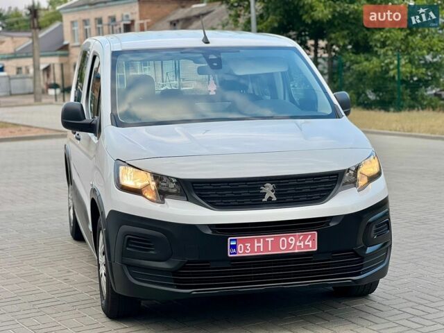 Білий Пежо Rifter, об'ємом двигуна 1.5 л та пробігом 159 тис. км за 14950 $, фото 5 на Automoto.ua