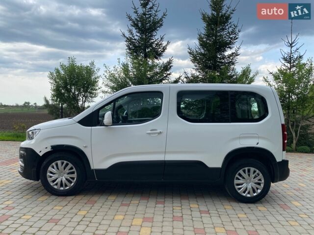 Белый Пежо Rifter, объемом двигателя 1.5 л и пробегом 256 тыс. км за 13890 $, фото 7 на Automoto.ua