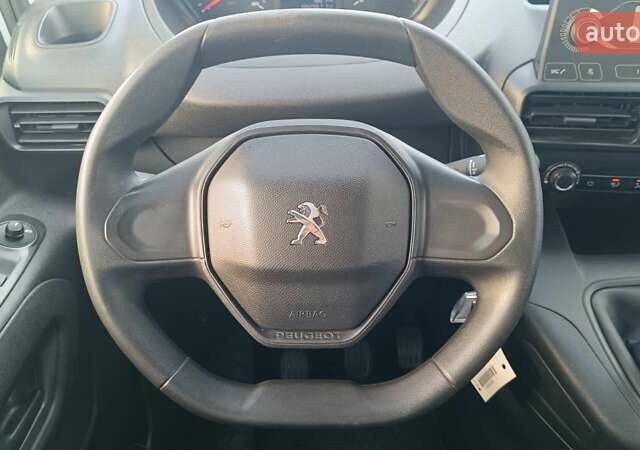 Білий Пежо Rifter, об'ємом двигуна 1.56 л та пробігом 107 тис. км за 15296 $, фото 10 на Automoto.ua