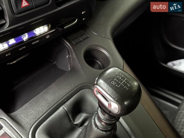 Білий Пежо Rifter, об'ємом двигуна 1.5 л та пробігом 168 тис. км за 18840 $, фото 17 на Automoto.ua