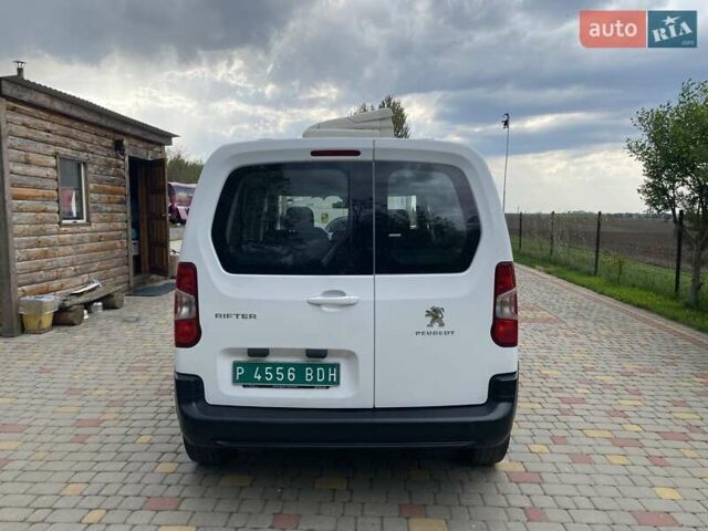 Белый Пежо Rifter, объемом двигателя 1.5 л и пробегом 256 тыс. км за 14900 $, фото 6 на Automoto.ua