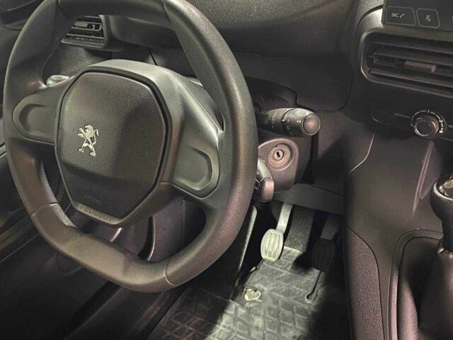 Білий Пежо Rifter, об'ємом двигуна 1.6 л та пробігом 142 тис. км за 13498 $, фото 6 на Automoto.ua