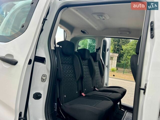 Білий Пежо Rifter, об'ємом двигуна 1.5 л та пробігом 159 тис. км за 14950 $, фото 88 на Automoto.ua