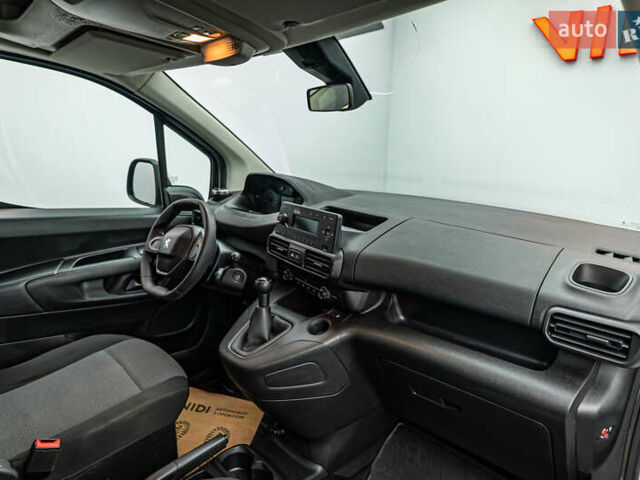 Белый Пежо Rifter, объемом двигателя 1.6 л и пробегом 189 тыс. км за 14014 $, фото 8 на Automoto.ua