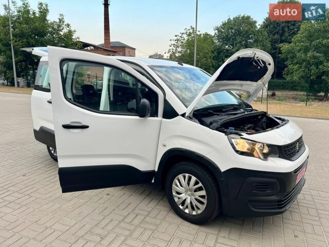 Белый Пежо Rifter, объемом двигателя 1.5 л и пробегом 159 тыс. км за 16200 $, фото 42 на Automoto.ua