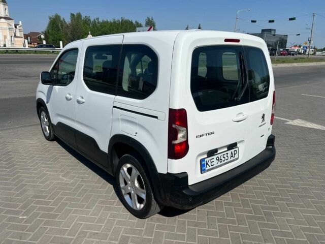 Белый Пежо Rifter, объемом двигателя 1.5 л и пробегом 206 тыс. км за 15500 $, фото 6 на Automoto.ua
