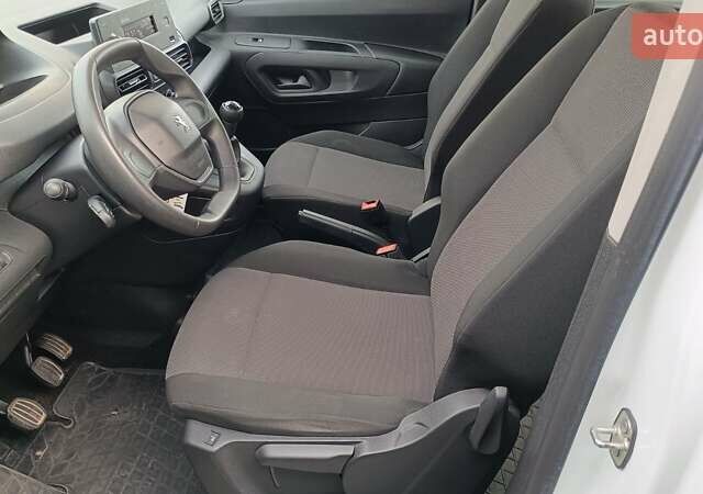 Білий Пежо Rifter, об'ємом двигуна 1.56 л та пробігом 138 тис. км за 14921 $, фото 10 на Automoto.ua