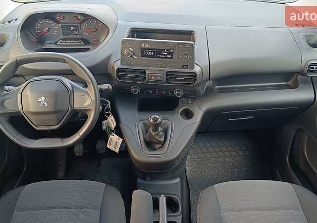 Белый Пежо Rifter, объемом двигателя 1.56 л и пробегом 101 тыс. км за 15515 $, фото 7 на Automoto.ua