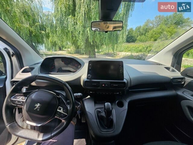 Білий Пежо Rifter, об'ємом двигуна 1.56 л та пробігом 56 тис. км за 17500 $, фото 26 на Automoto.ua