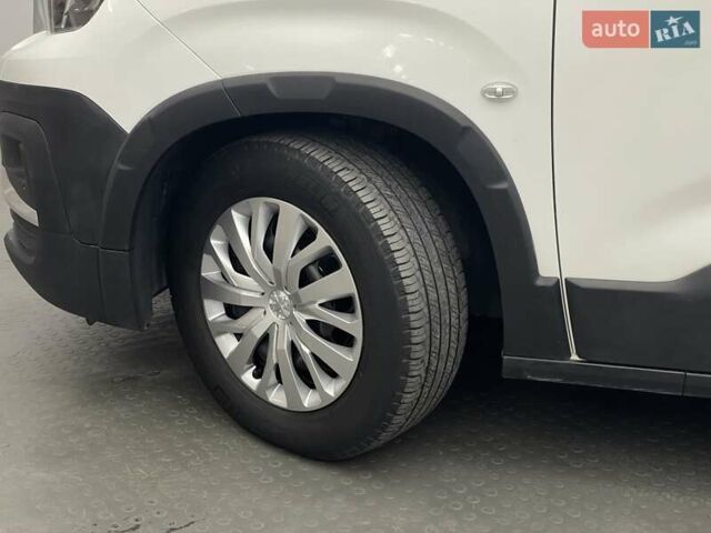 Белый Пежо Rifter, объемом двигателя 1.6 л и пробегом 130 тыс. км за 14869 $, фото 7 на Automoto.ua