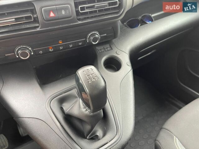 Белый Пежо Rifter, объемом двигателя 1.5 л и пробегом 159 тыс. км за 16300 $, фото 40 на Automoto.ua
