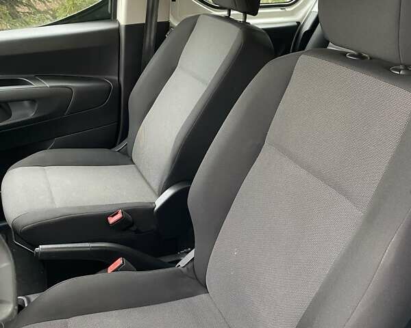 Белый Пежо Rifter, объемом двигателя 1.5 л и пробегом 256 тыс. км за 14900 $, фото 31 на Automoto.ua