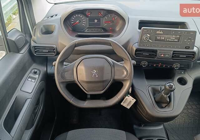 Білий Пежо Rifter, об'ємом двигуна 1.56 л та пробігом 107 тис. км за 15296 $, фото 8 на Automoto.ua