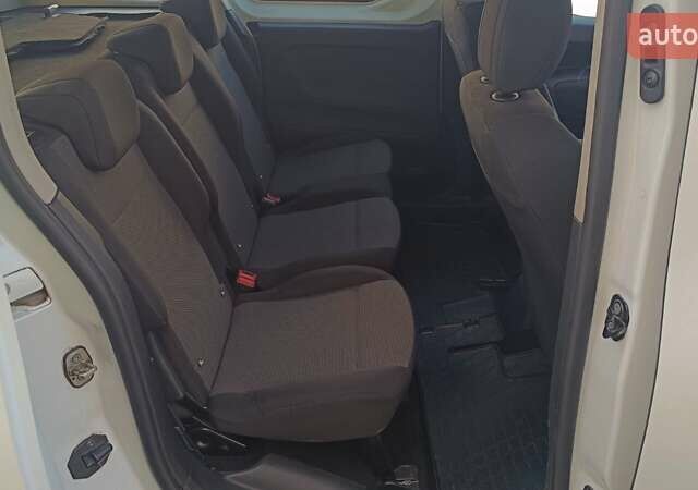 Білий Пежо Rifter, об'ємом двигуна 1.56 л та пробігом 107 тис. км за 15296 $, фото 6 на Automoto.ua