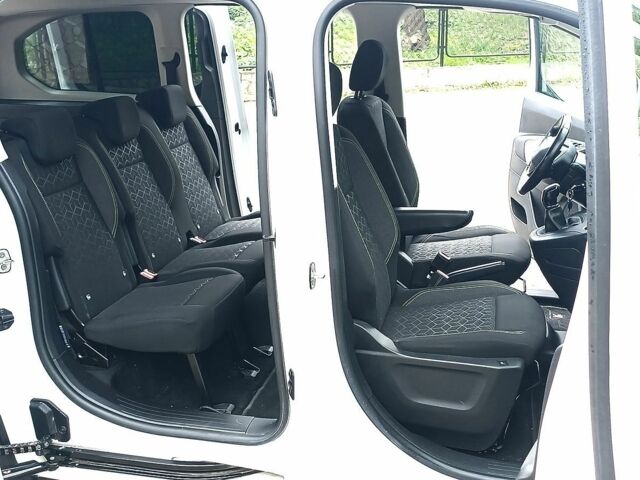 Білий Пежо Rifter, об'ємом двигуна 1.56 л та пробігом 57 тис. км за 17100 $, фото 41 на Automoto.ua