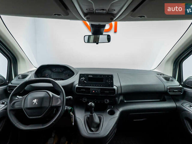 Белый Пежо Rifter, объемом двигателя 1.6 л и пробегом 149 тыс. км за 16148 $, фото 17 на Automoto.ua