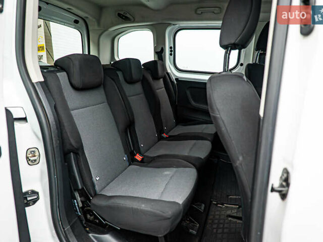 Белый Пежо Rifter, объемом двигателя 1.6 л и пробегом 189 тыс. км за 14014 $, фото 12 на Automoto.ua