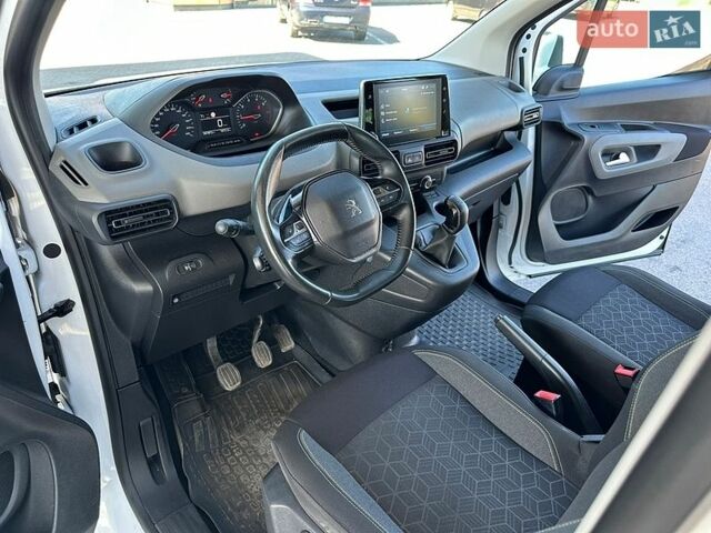 Белый Пежо Rifter, объемом двигателя 1.5 л и пробегом 207 тыс. км за 15499 $, фото 9 на Automoto.ua
