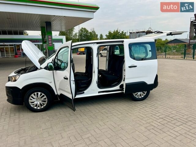Белый Пежо Rifter, объемом двигателя 1.5 л и пробегом 159 тыс. км за 16200 $, фото 56 на Automoto.ua