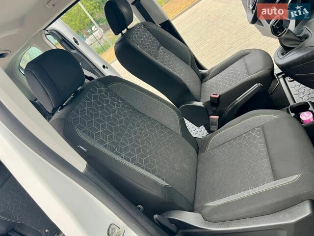 Белый Пежо Rifter, объемом двигателя 1.5 л и пробегом 159 тыс. км за 16200 $, фото 94 на Automoto.ua