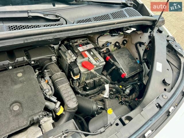 Білий Пежо Rifter, об'ємом двигуна 1.5 л та пробігом 159 тис. км за 14950 $, фото 65 на Automoto.ua