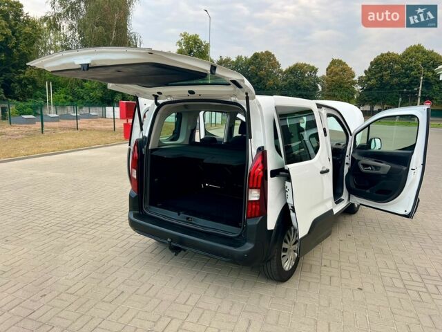 Белый Пежо Rifter, объемом двигателя 1.5 л и пробегом 159 тыс. км за 16200 $, фото 48 на Automoto.ua