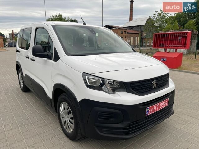 Белый Пежо Rifter, объемом двигателя 1.5 л и пробегом 159 тыс. км за 16300 $, фото 4 на Automoto.ua