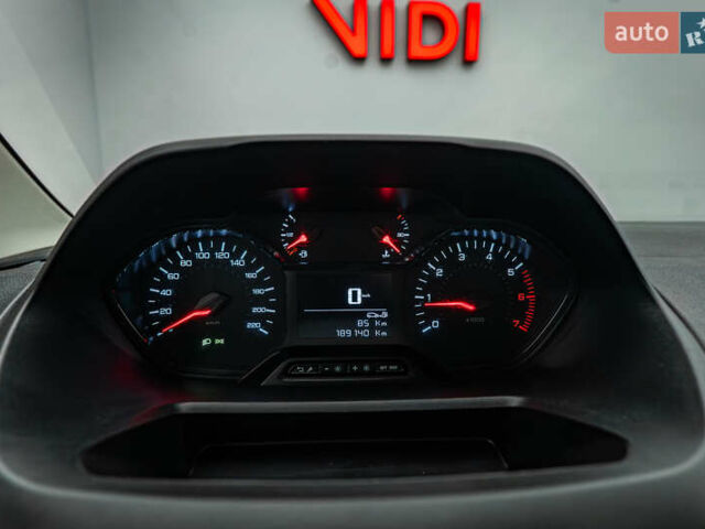 Белый Пежо Rifter, объемом двигателя 1.6 л и пробегом 189 тыс. км за 14014 $, фото 9 на Automoto.ua