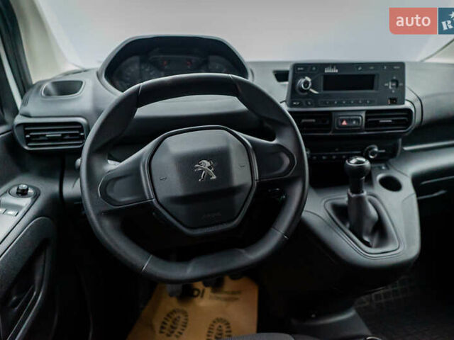 Белый Пежо Rifter, объемом двигателя 1.6 л и пробегом 149 тыс. км за 16148 $, фото 10 на Automoto.ua