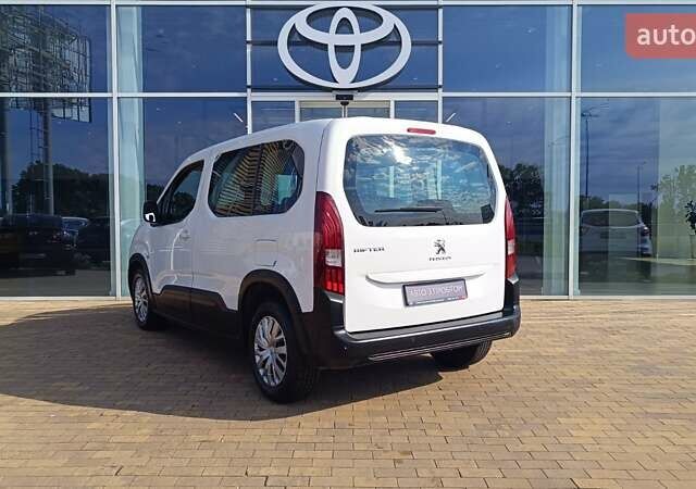 Білий Пежо Rifter, об'ємом двигуна 1.56 л та пробігом 107 тис. км за 15296 $, фото 1 на Automoto.ua