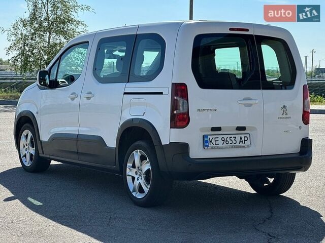 Белый Пежо Rifter, объемом двигателя 1.5 л и пробегом 207 тыс. км за 15499 $, фото 6 на Automoto.ua
