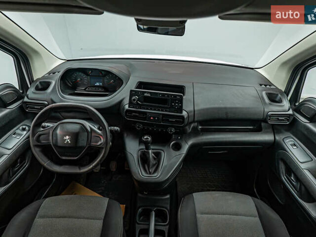 Білий Пежо Rifter, об'ємом двигуна 1.6 л та пробігом 203 тис. км за 13981 $, фото 7 на Automoto.ua