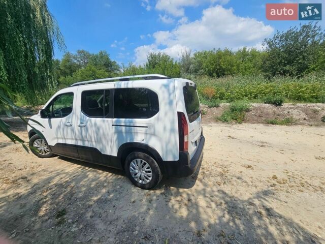 Білий Пежо Rifter, об'ємом двигуна 1.56 л та пробігом 56 тис. км за 17500 $, фото 10 на Automoto.ua