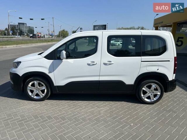 Белый Пежо Rifter, объемом двигателя 1.5 л и пробегом 206 тыс. км за 15500 $, фото 7 на Automoto.ua