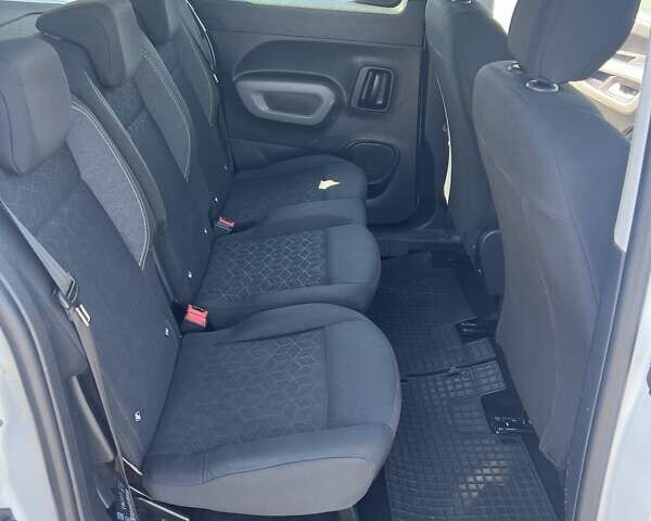 Белый Пежо Rifter, объемом двигателя 1.5 л и пробегом 206 тыс. км за 15500 $, фото 15 на Automoto.ua