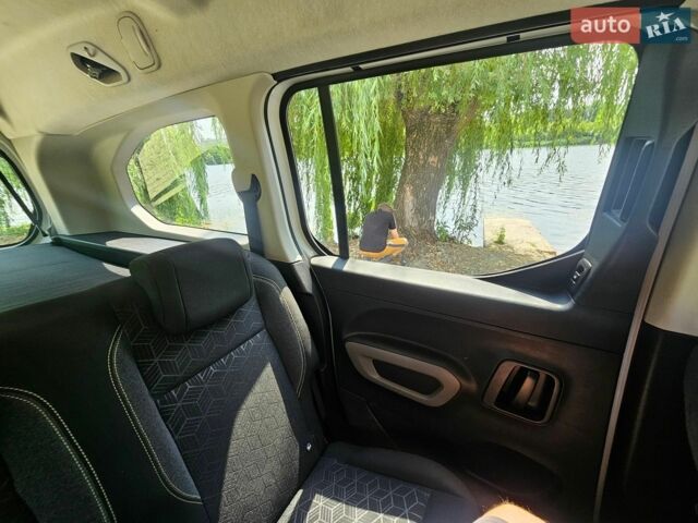 Білий Пежо Rifter, об'ємом двигуна 1.56 л та пробігом 56 тис. км за 17500 $, фото 17 на Automoto.ua