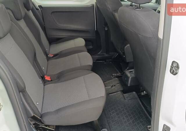 Білий Пежо Rifter, об'ємом двигуна 1.56 л та пробігом 138 тис. км за 14921 $, фото 6 на Automoto.ua