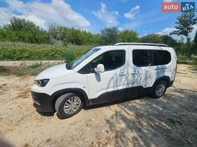 Білий Пежо Rifter, об'ємом двигуна 1.56 л та пробігом 56 тис. км за 17500 $, фото 2 на Automoto.ua