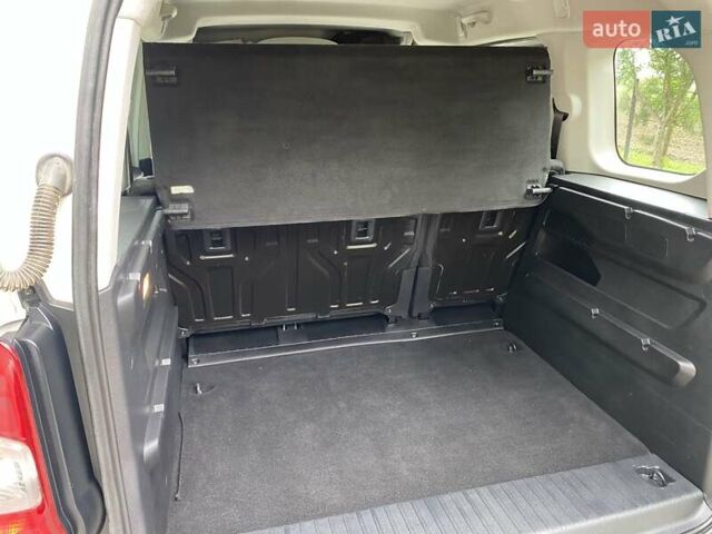 Белый Пежо Rifter, объемом двигателя 1.5 л и пробегом 256 тыс. км за 14900 $, фото 24 на Automoto.ua