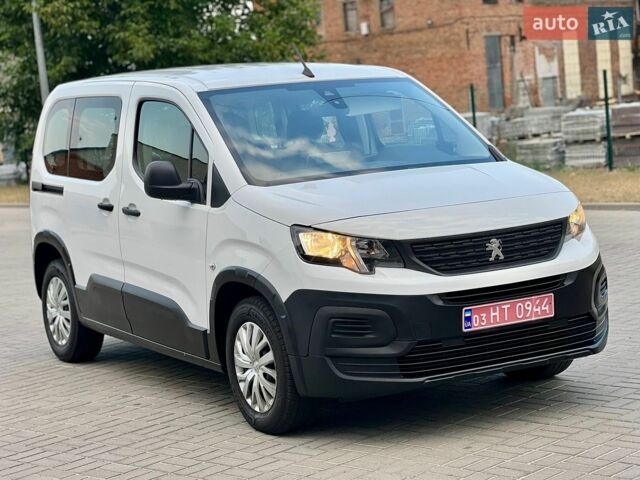 Белый Пежо Rifter, объемом двигателя 1.5 л и пробегом 159 тыс. км за 16200 $, фото 7 на Automoto.ua