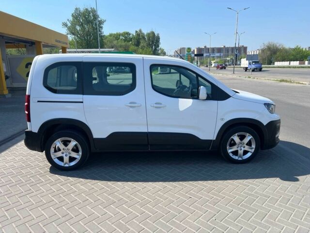 Белый Пежо Rifter, объемом двигателя 1.5 л и пробегом 206 тыс. км за 15500 $, фото 3 на Automoto.ua